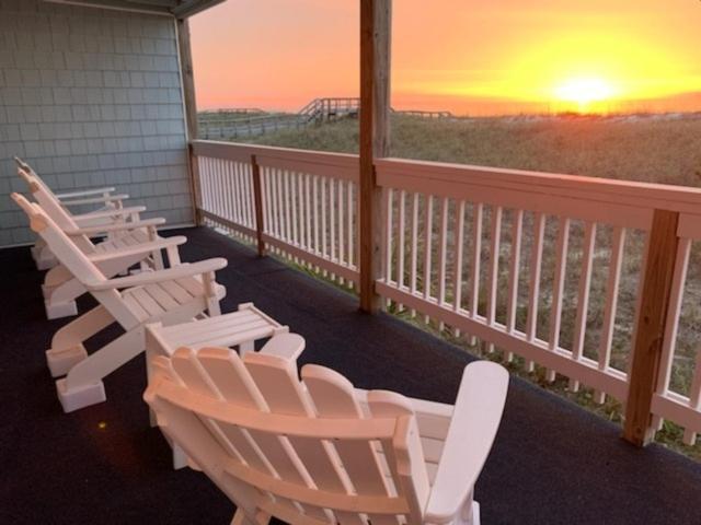 Driftwood Cottage - First Floor Oceanfront Beach Retreat! Exceptional Views, Location And Privacy Condo Carolina Beach Bagian luar foto