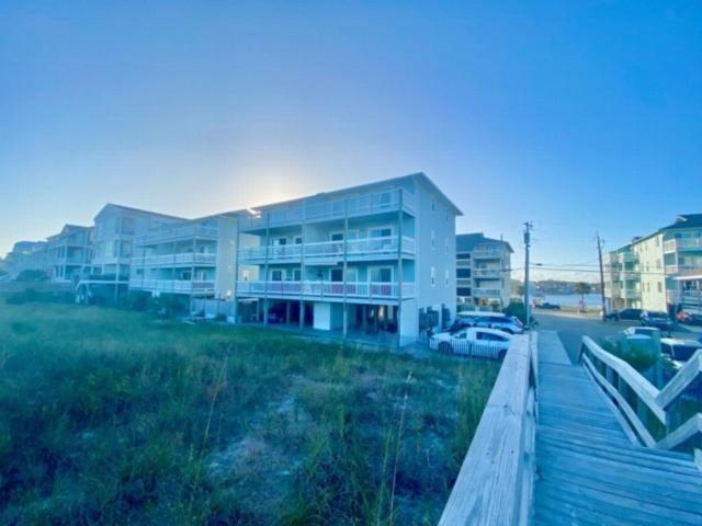 Driftwood Cottage - First Floor Oceanfront Beach Retreat! Exceptional Views, Location And Privacy Condo Carolina Beach Bagian luar foto