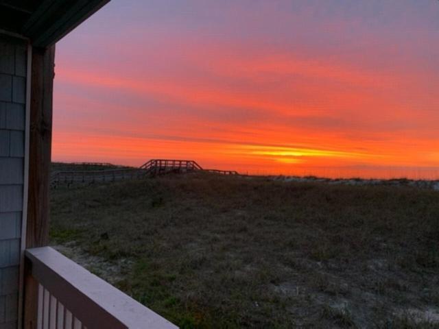 Driftwood Cottage - First Floor Oceanfront Beach Retreat! Exceptional Views, Location And Privacy Condo Carolina Beach Bagian luar foto