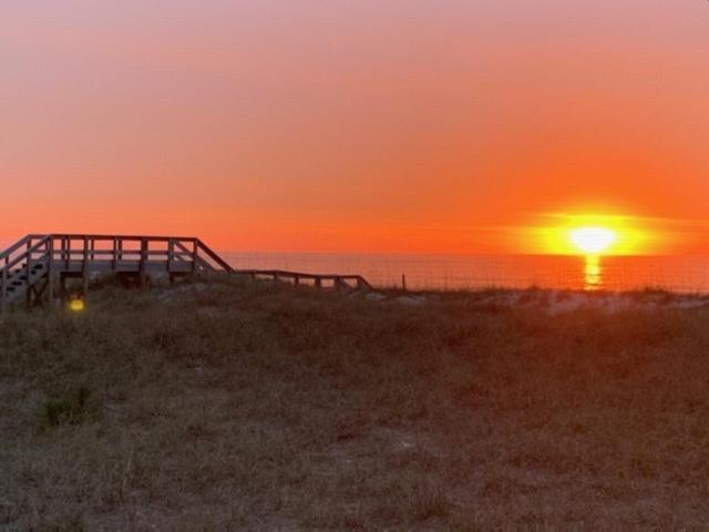 Driftwood Cottage - First Floor Oceanfront Beach Retreat! Exceptional Views, Location And Privacy Condo Carolina Beach Bagian luar foto